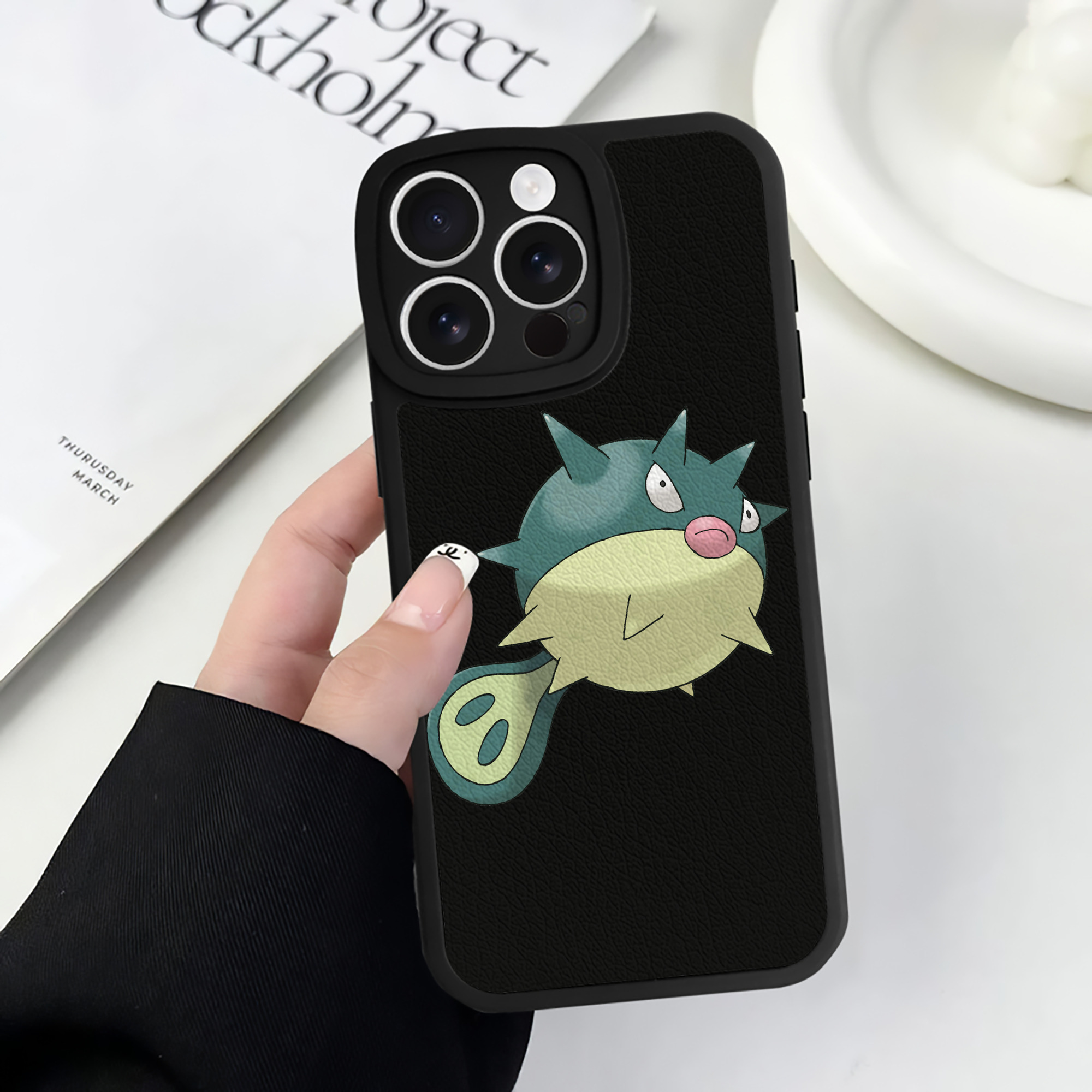 （画像用） ポケットモンスター Pokémon 【iPhone 16シリーズ対応】シリコンスマホケース（レザー調） 材質：シリコン
